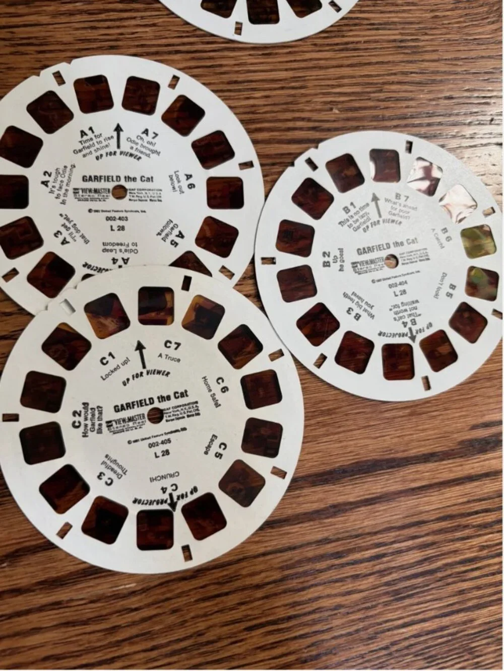 VIEW MASTER LOT 32 REELS 3D DISNEY SMURFS GARFIELD PEANUTS BAMBI PEANUTS SET